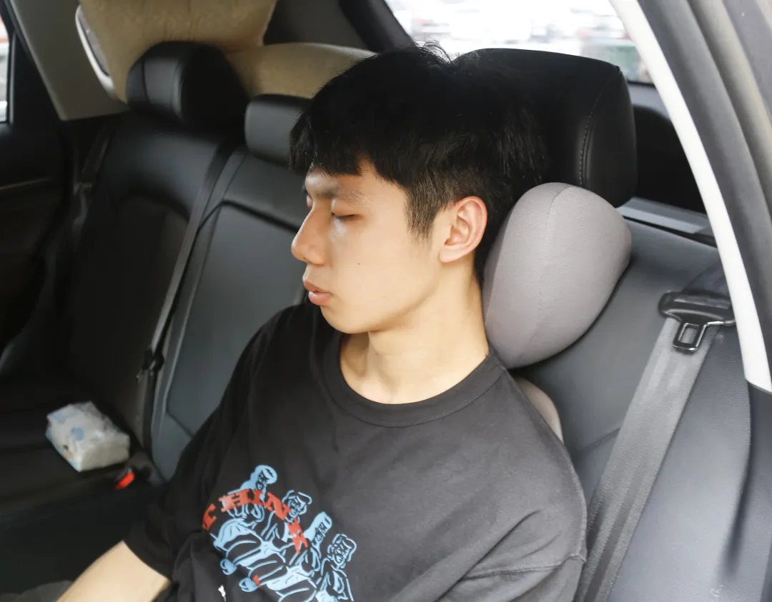 长时间开车过后颈椎不适，原来是头枕没选对