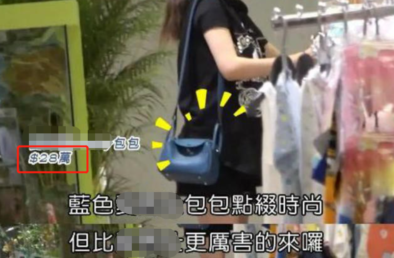 安以轩素颜出街背28万名牌包，二胎孕肚大如箩，富商老公抱儿陪同