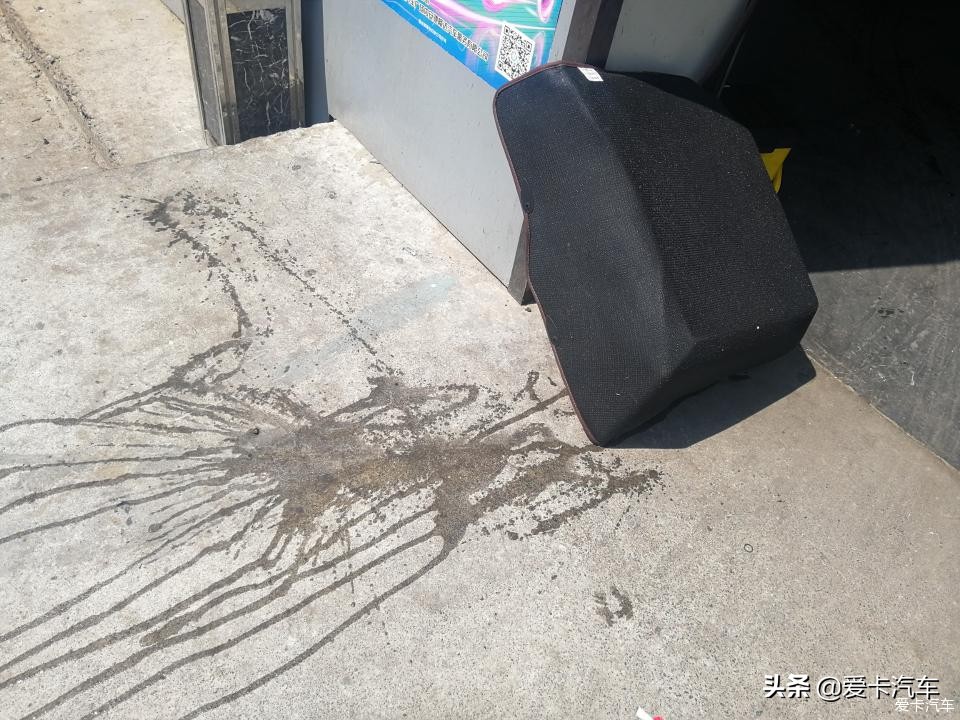 奔驰天窗漏水，夏季到了你的天窗排水系统检查了没？