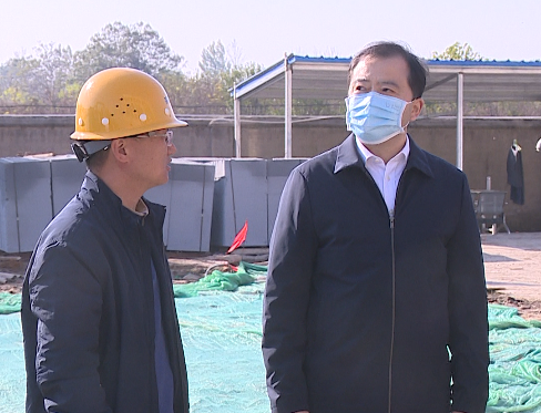 谁这么大面子？让县委书记、县长来当“服务员”