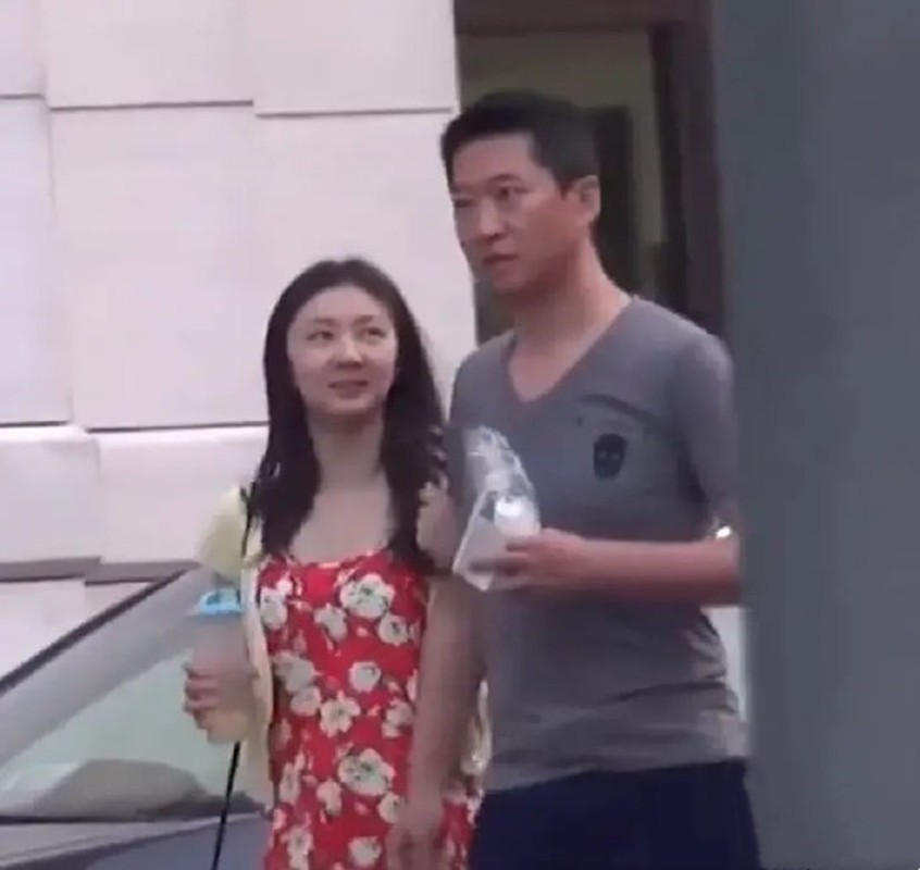 周杰的老婆和孩子照片 周杰隐婚生子老婆刘虹个人资料照片揭秘