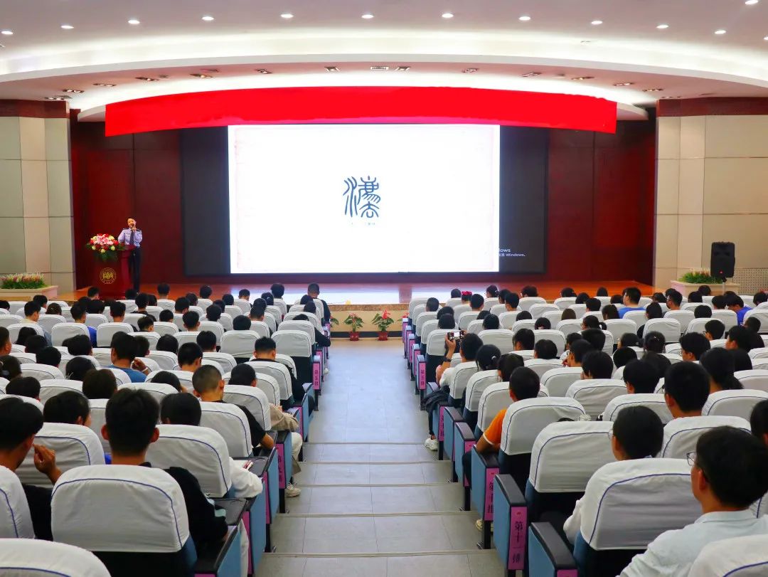 学法以明道 用法以立身——我校召开高一新生法制教育报告会