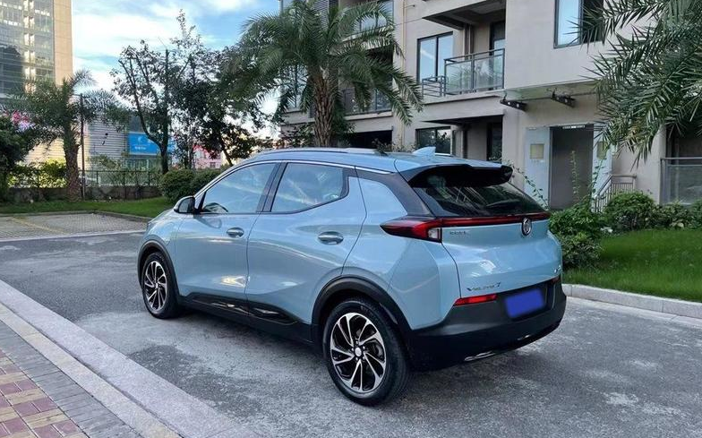 微蓝7：实拍652E 互联智慧型，续航500km，定位小型纯电动SUV！