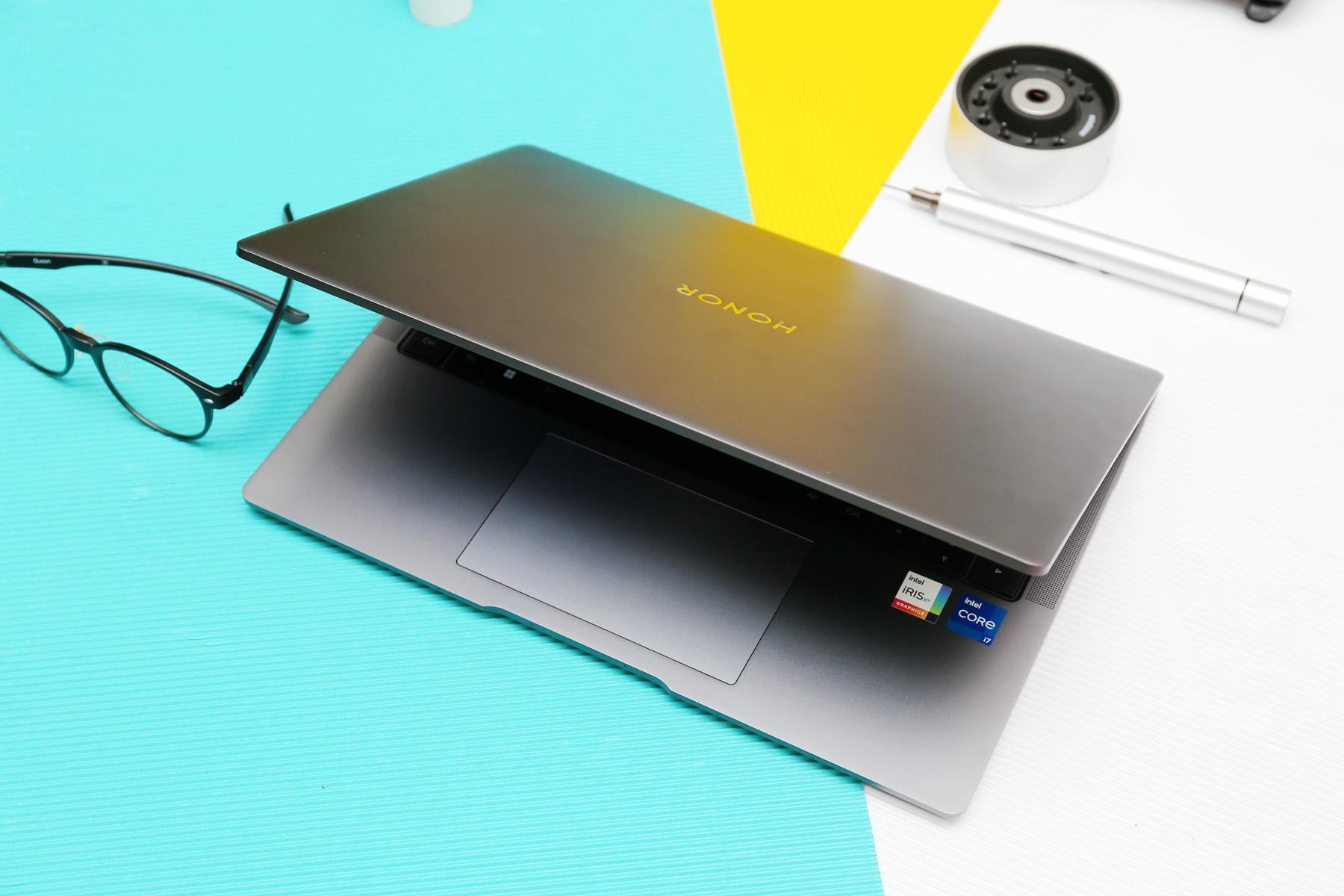荣耀首款搭载Windows 11的笔记本，荣耀MagicBook V 14 抢先体验