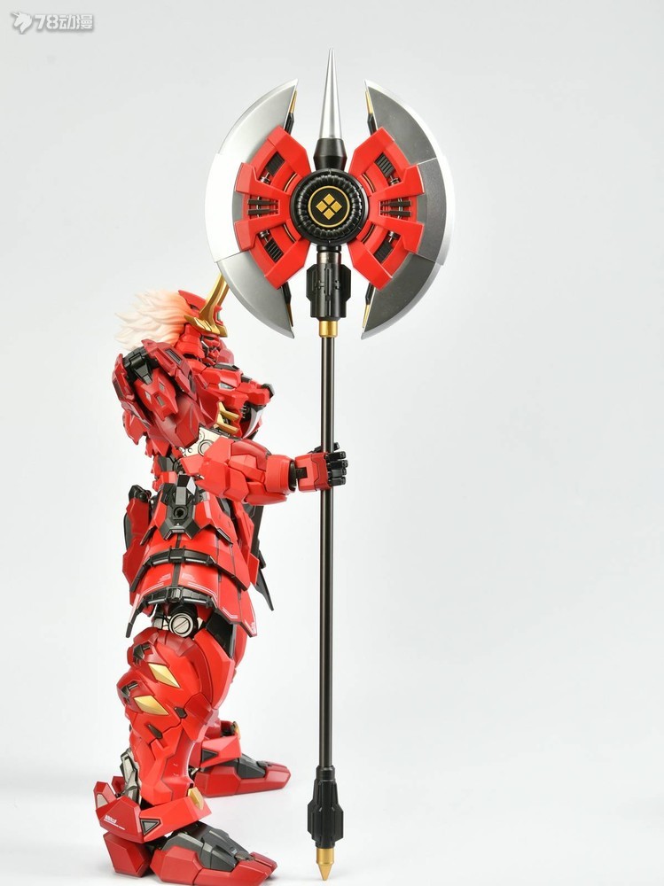 长柄武器方面则是附带了可拆卸替换的战斧源左卫门,十文字枪头以及一