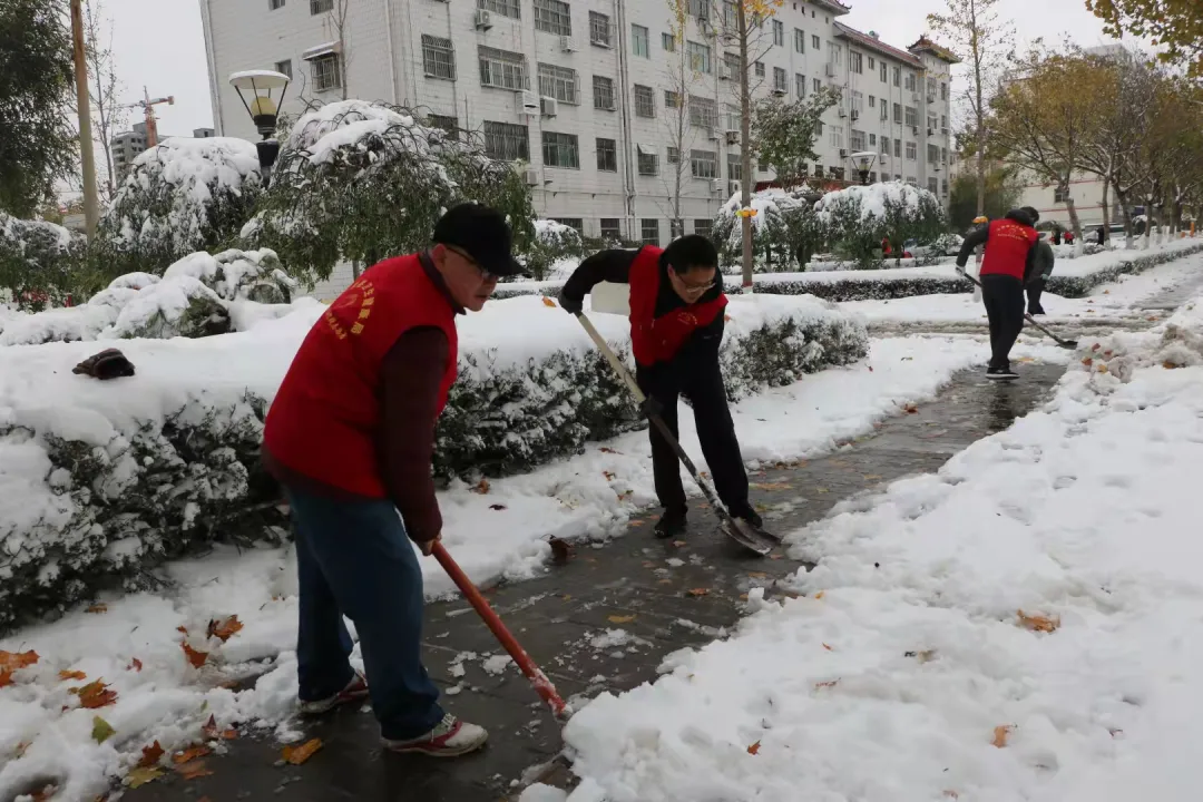 寒風(fēng)中的堅(jiān)守 暴雪中的執(zhí)著｜德州市衛(wèi)生健康系統(tǒng)清掃積雪紀(jì)實(shí)