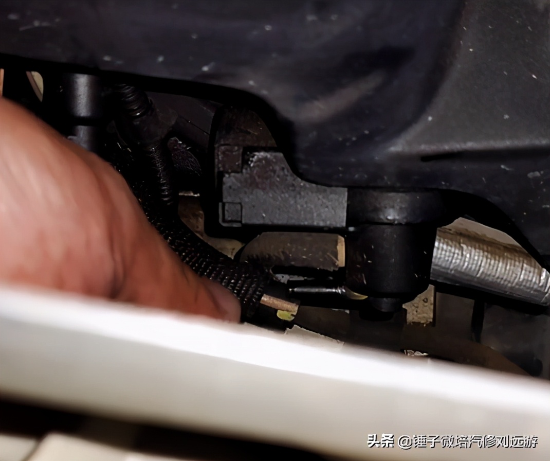 宝马525 增压压力/空气温度传感器，电气对正极短路一刘远游