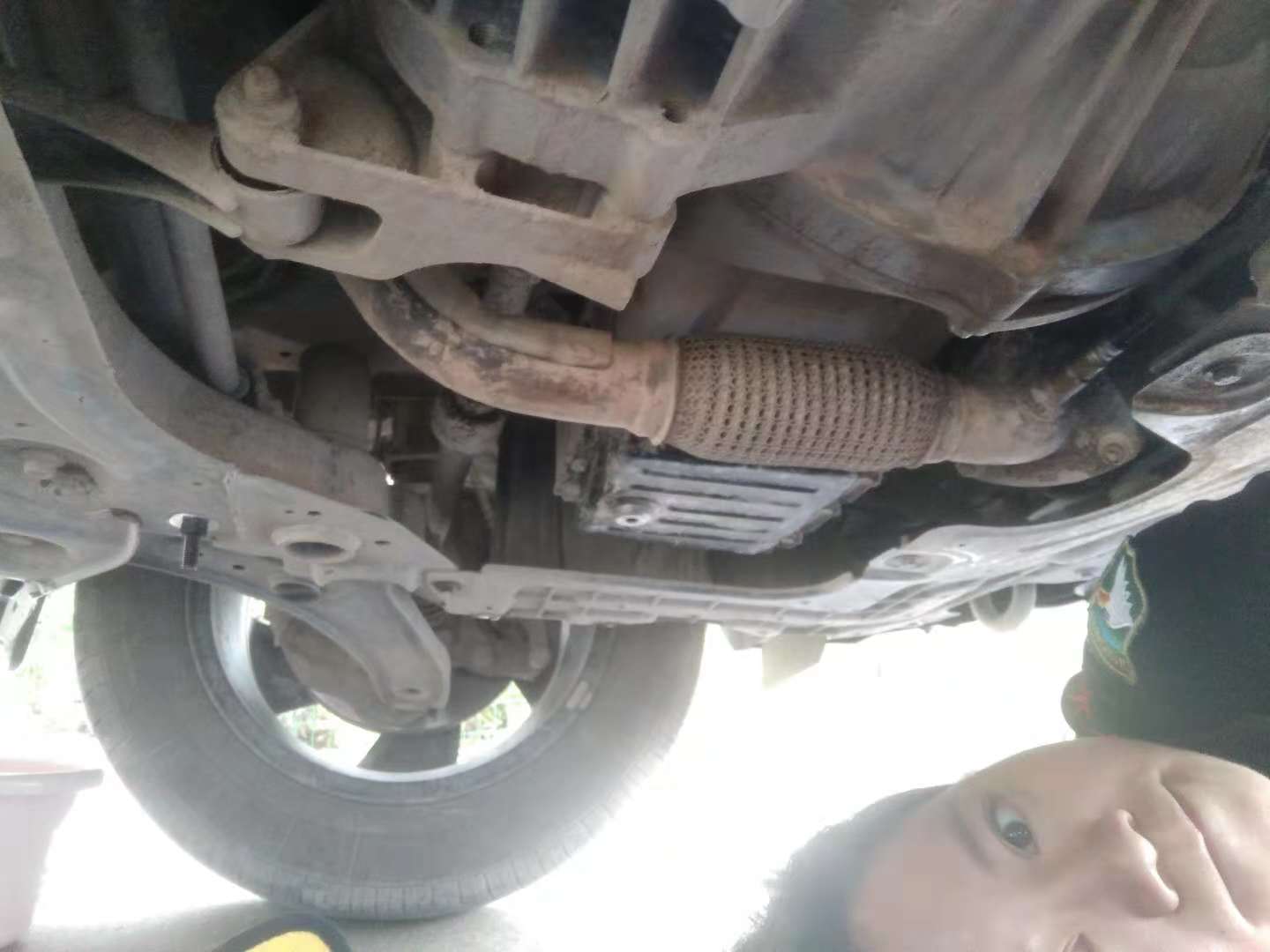 宝骏510发动机护板安装