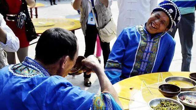 喝酒的“划拳辞令”知多少？“五魁首”、“八匹马”又有啥典故？