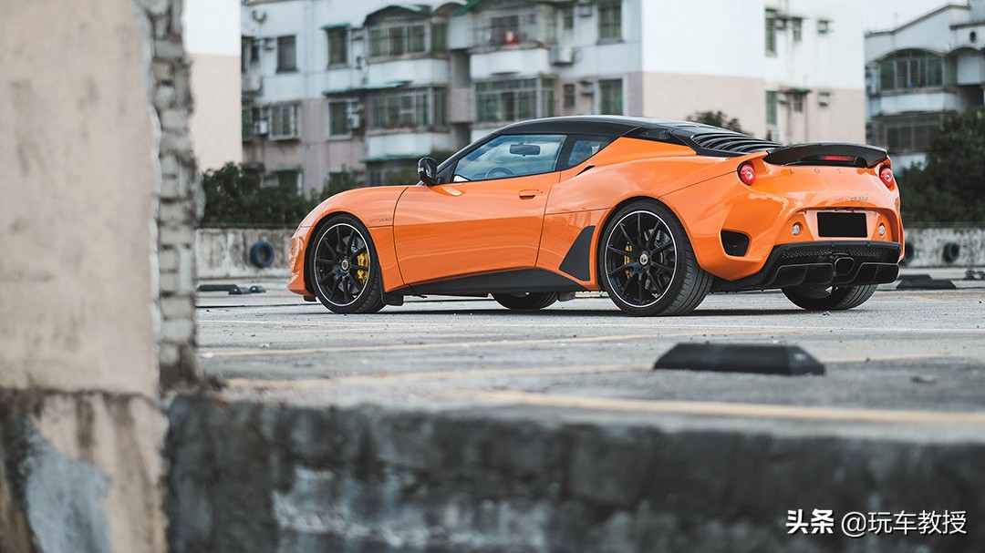 一生想买的车保时捷911和路特斯Evora，两个极端但都好想要
