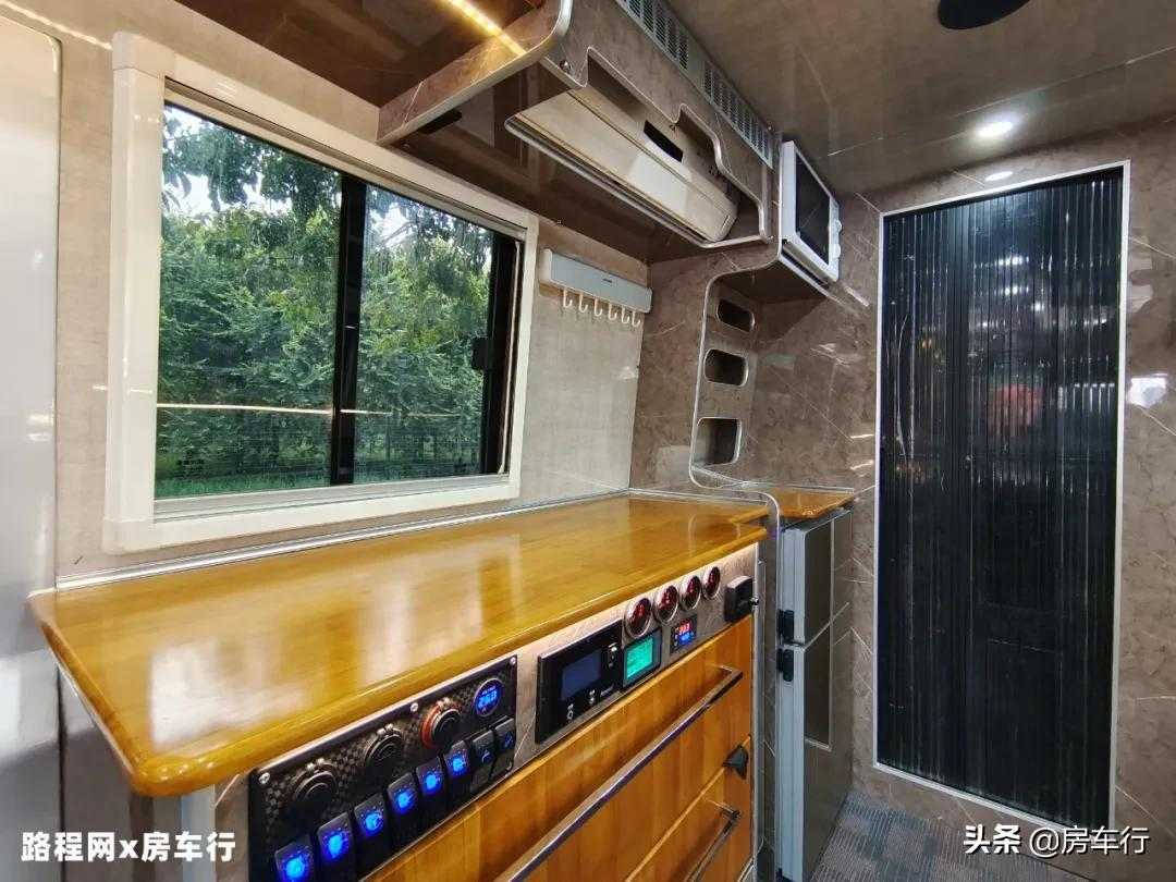 国产四驱，豪横外形，东风挑战者四驱越野房车，试问谁不爱？