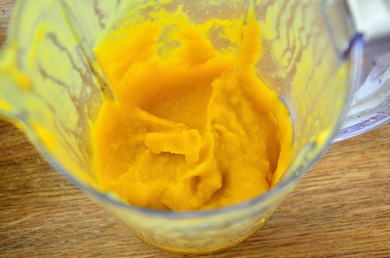 孩子很喜欢吃的南瓜芝麻球，外酥里糯的，大人孩子都喜欢