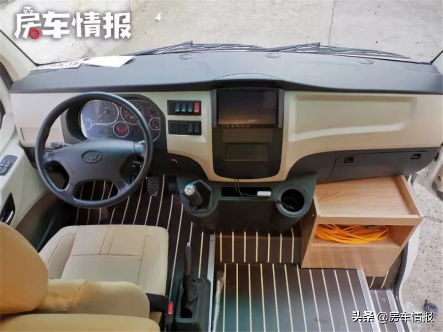 20万出头国六校车底盘房车安全可靠，超大空间3张床，C2本能开