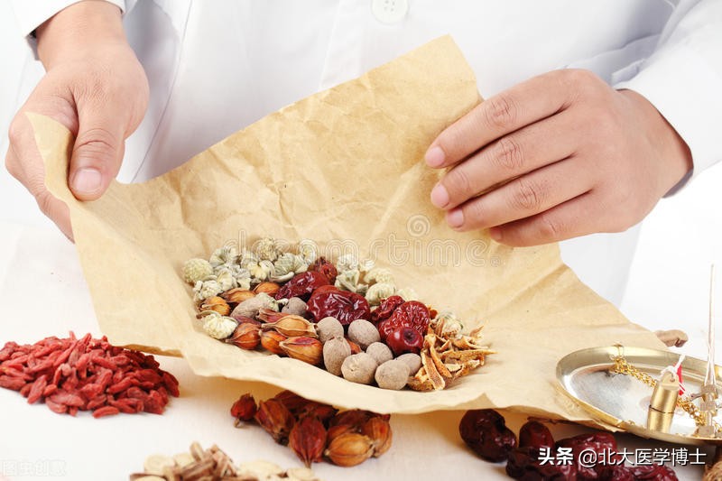 私处炎症痒难忍？用养血疏风止痒方，要据带下色辩治，医生咋办？