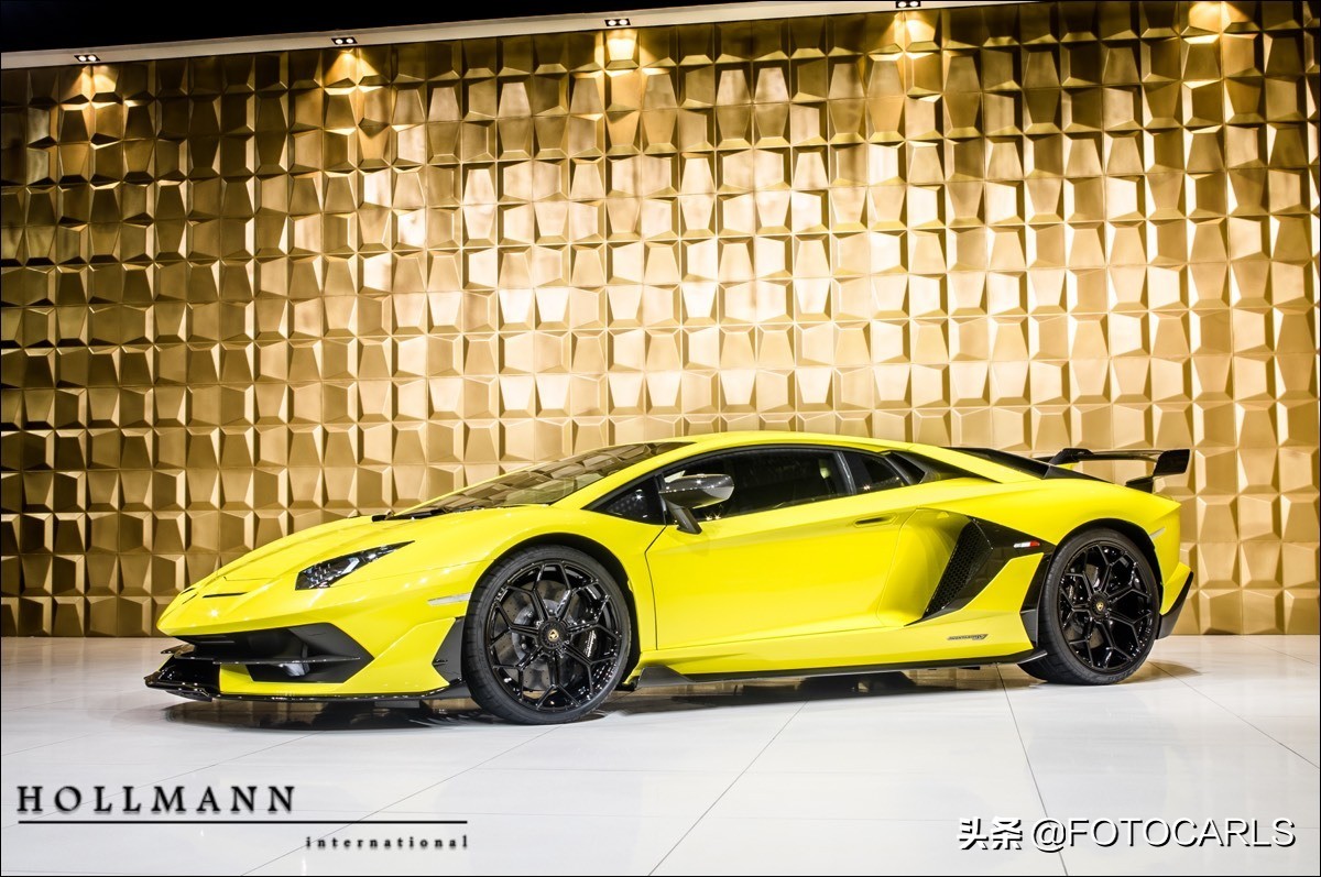 实拍</p><p>　　2019款兰博基尼 Aventador SVJ，770匹圈速之王，喜欢吗？