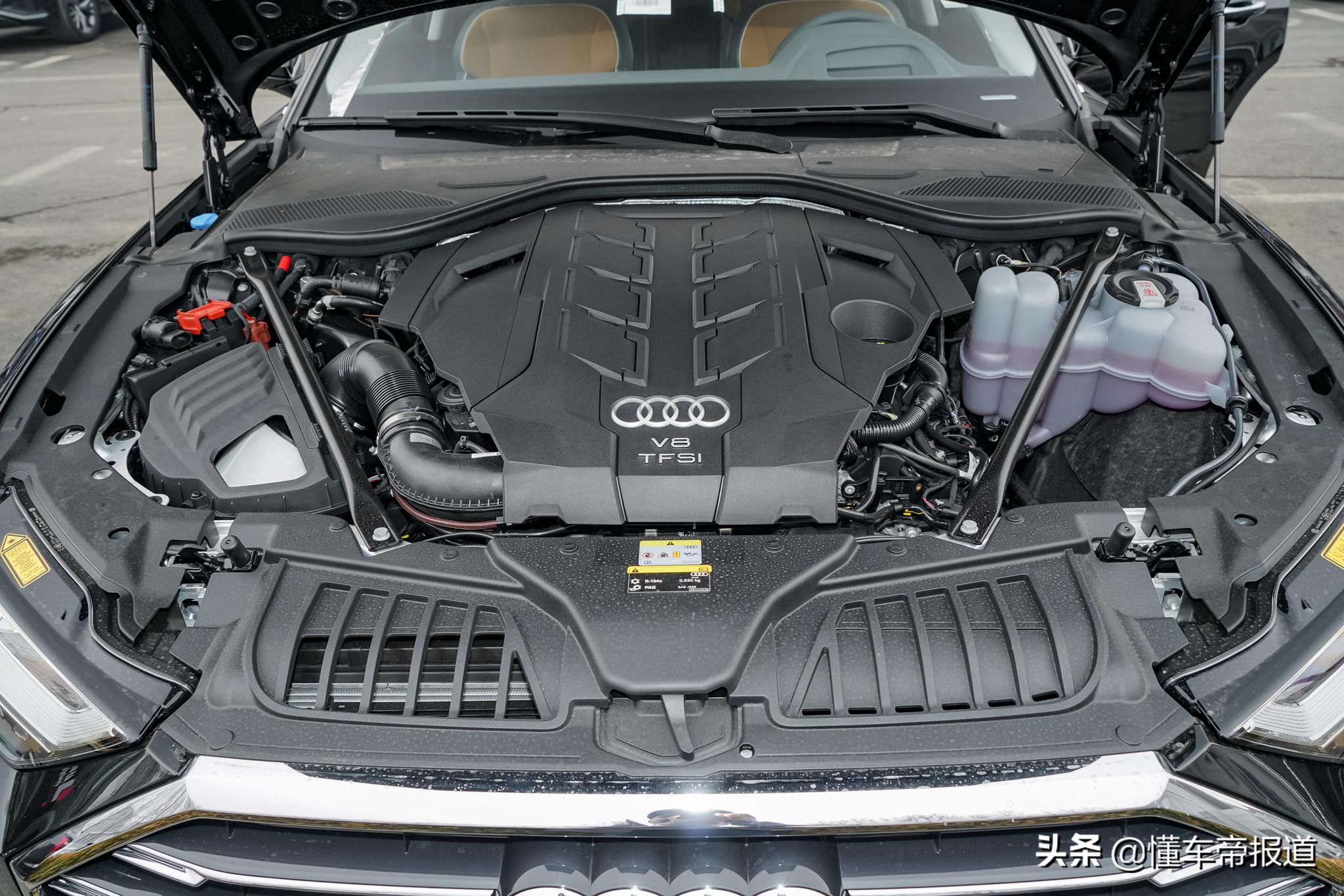 新车｜更上一层楼！奥迪A8L V8动力上市，售194.28万