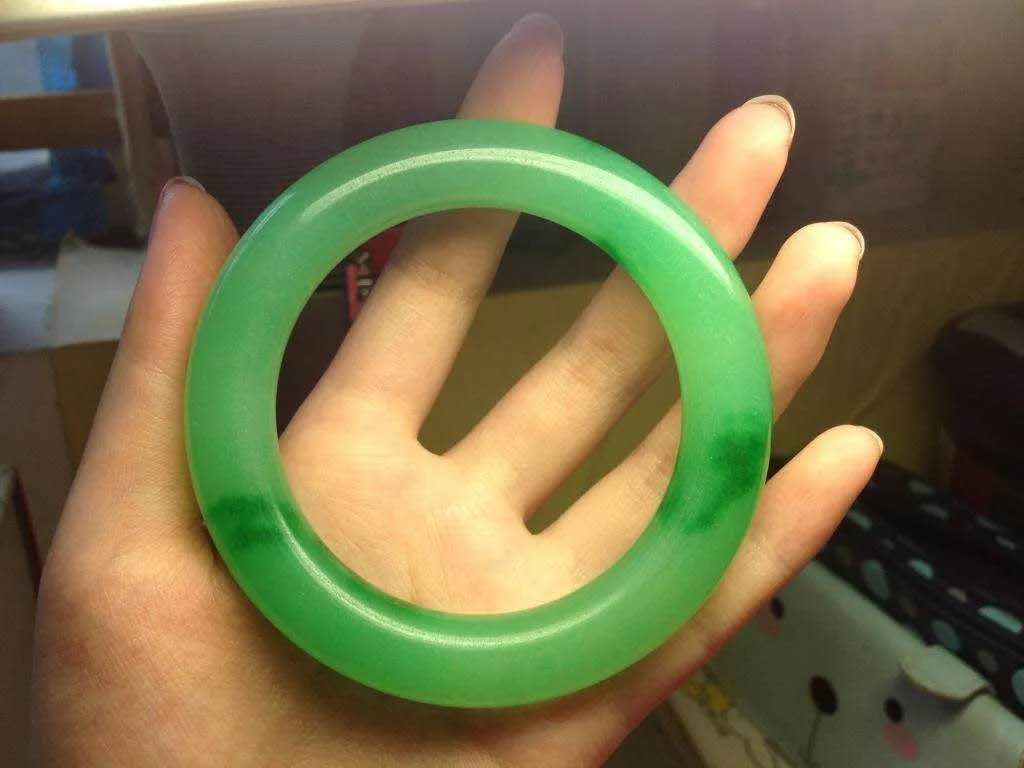 学会区分翡翠中的a,b,c货,预防上当(戴翡翠的好处和禁忌) 第2张