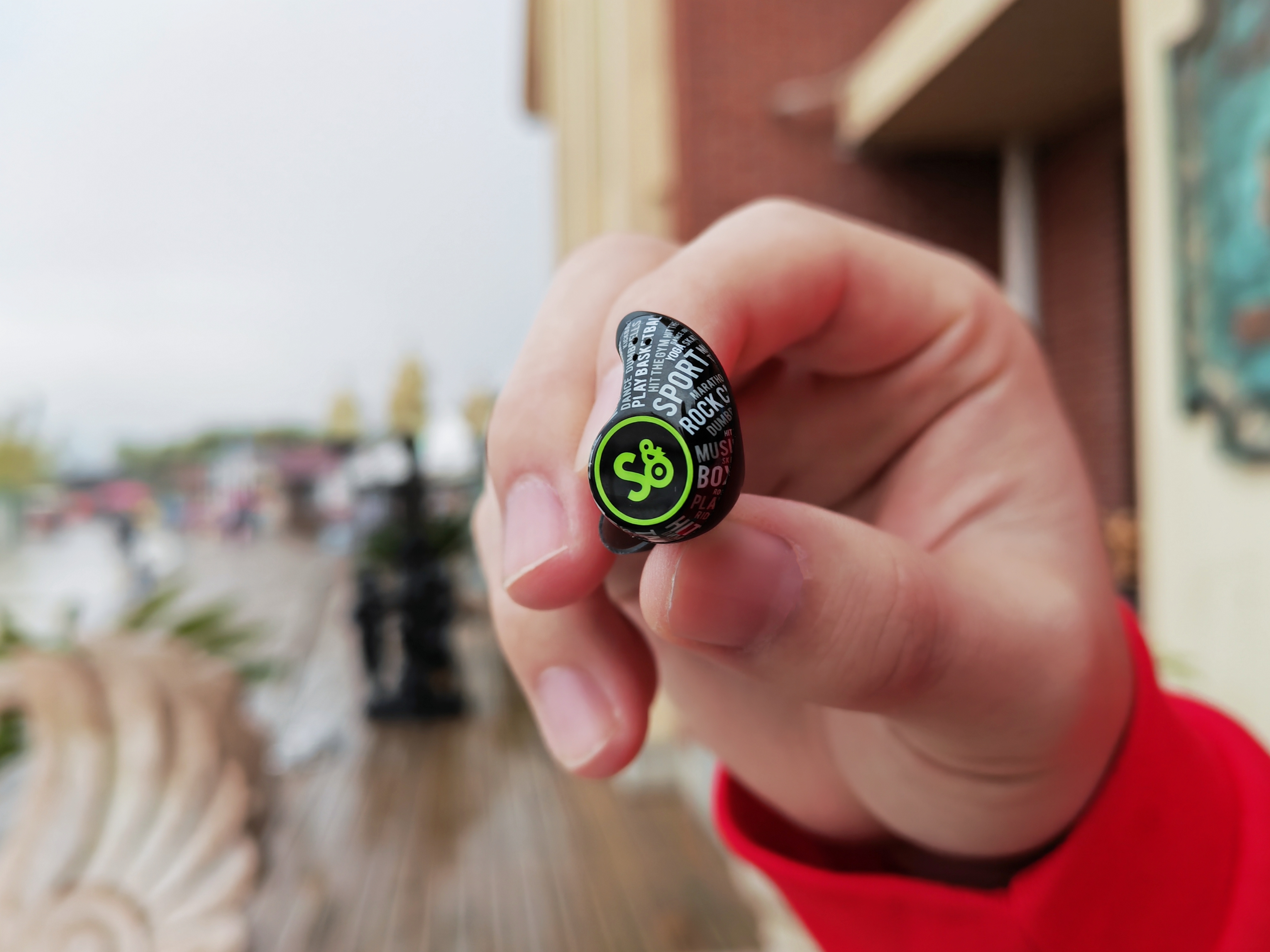 辨识度这么高，还有睡眠降噪功能，魔浪S蓝牙耳机不走寻常路