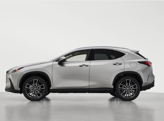 纯进口SUV的销量冠军，配2.4T+8AT+四驱，带你看新款雷克萨斯NX