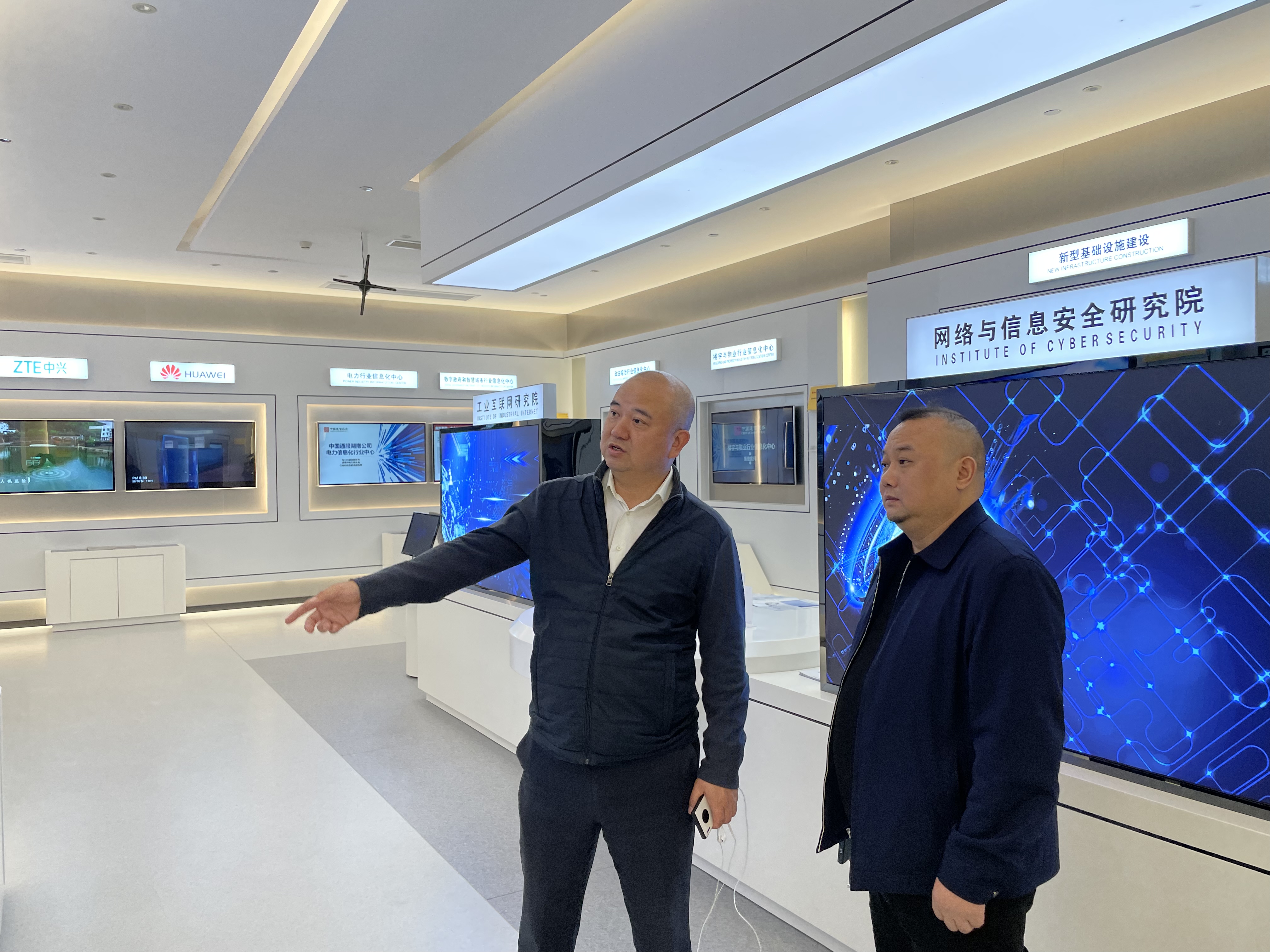 湖南省企业文化促进会会长谢建军在中国通服湖南公司调研
