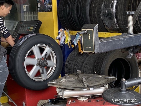 轮胎作业</p><p>　　北欧旗舰SUV-XC90更换固特异轮胎小记 御乘系列不止静音