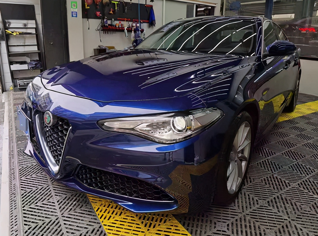 连降10万！体验阿尔法·罗密欧Giulia，2.0T+8AT，内饰跑车范