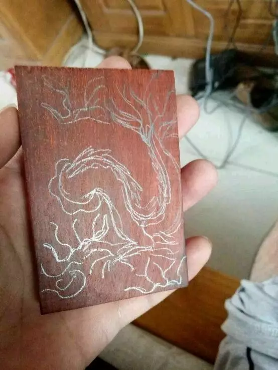 自制龙牌，送给媳妇过生日，这波狗粮你吃吗？