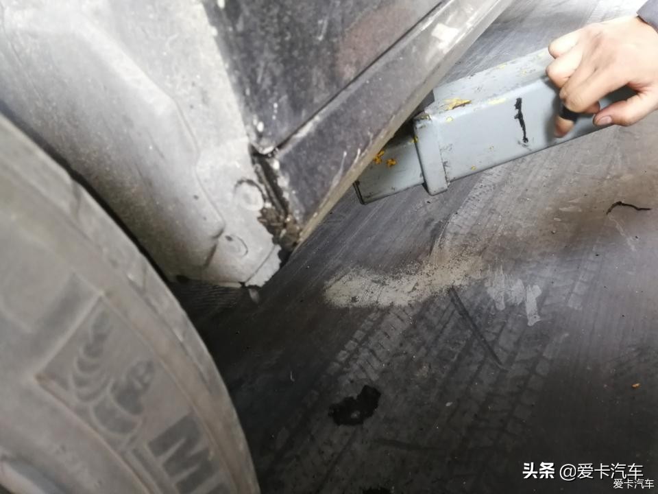 奔驰天窗漏水，夏季到了你的天窗排水系统检查了没？