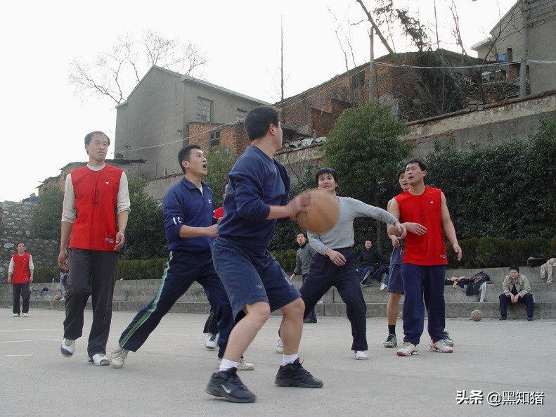 铜陵在线篮球队发展初期，我们走到一起来，夹缝中求生存