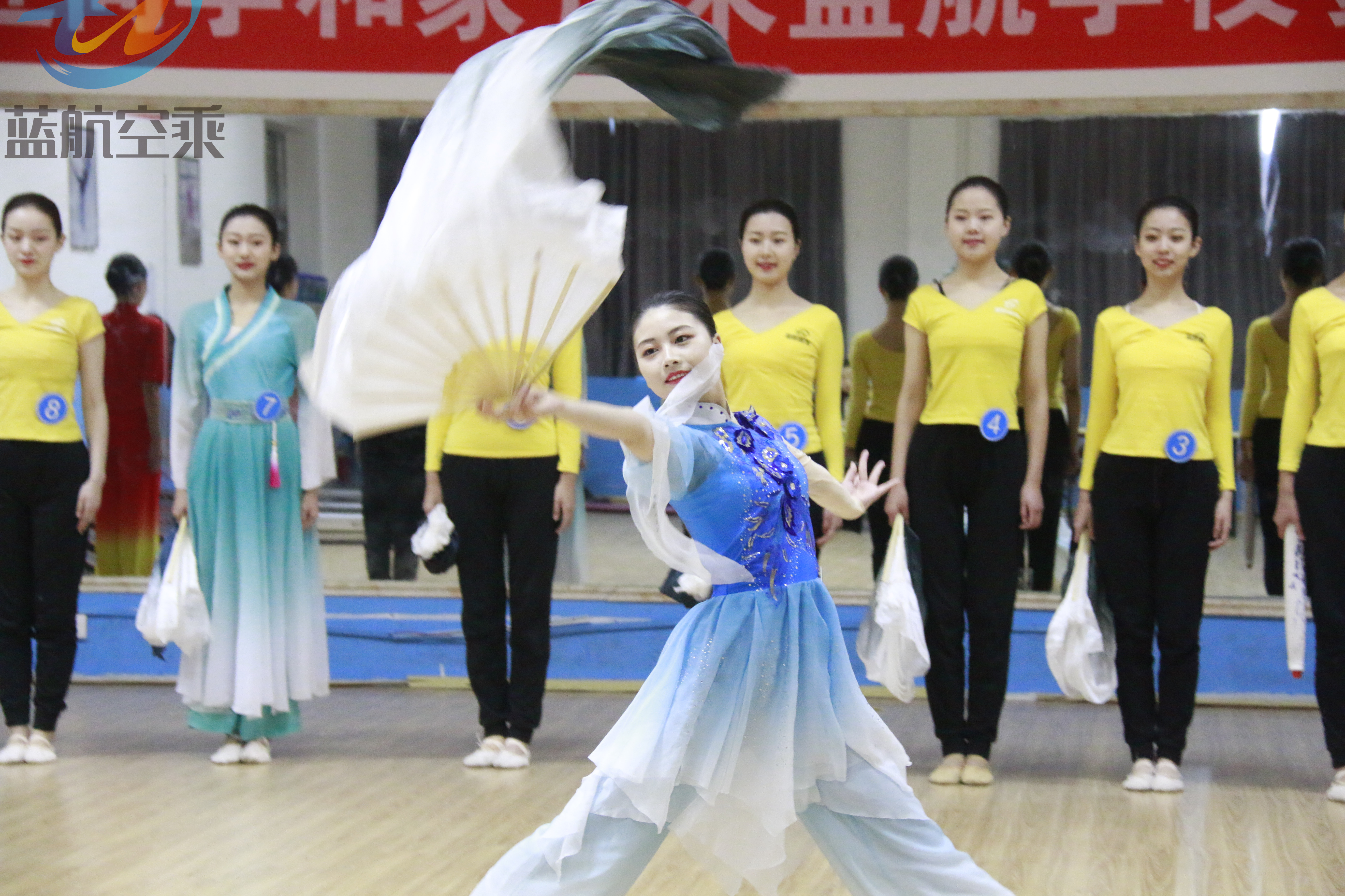 济南空乘培训机构，学空乘专业花费多少