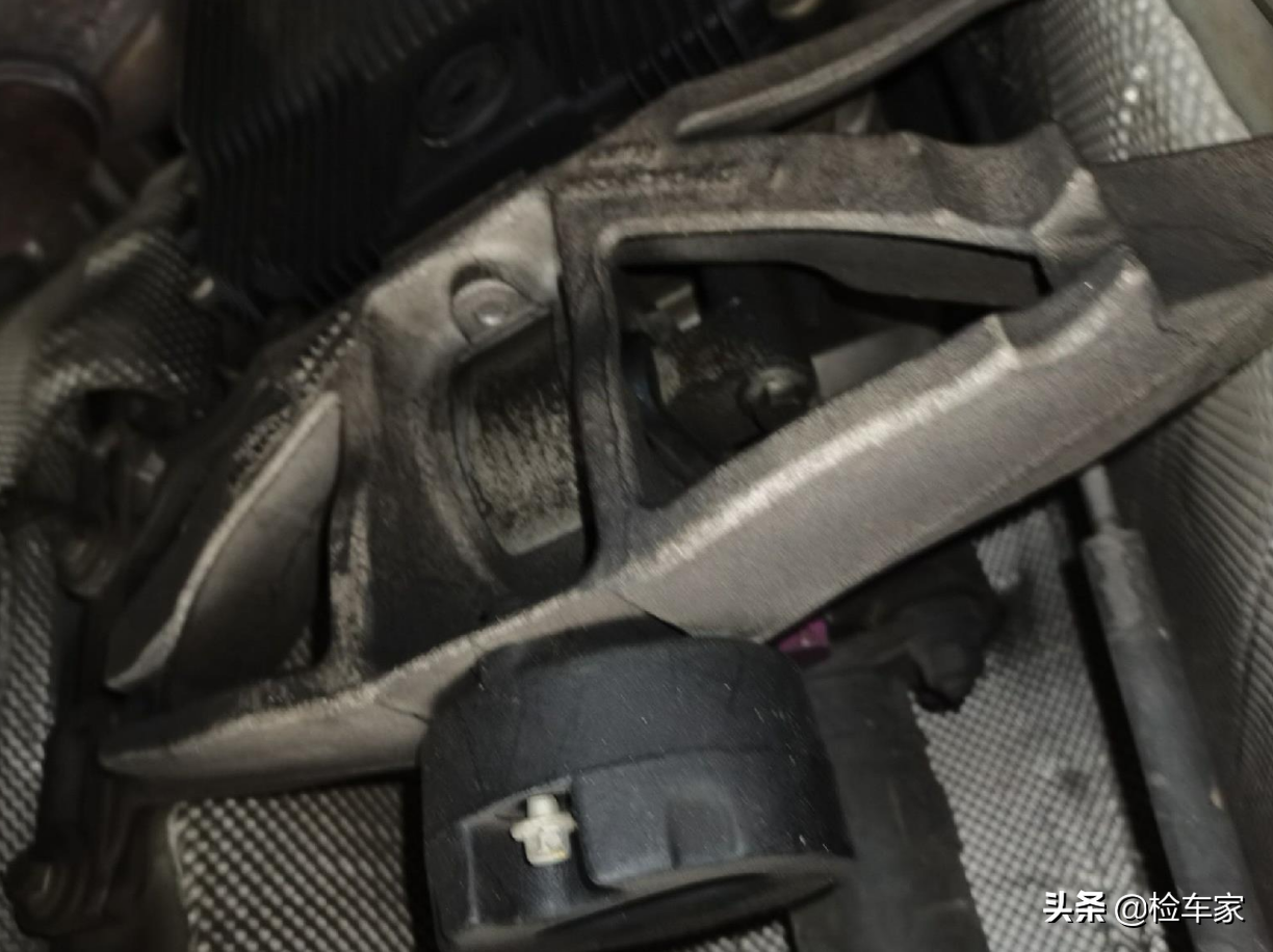 真正的复古潮驾，这辆捷豹XJ6L开了15年还能卖20万！检测师都心动