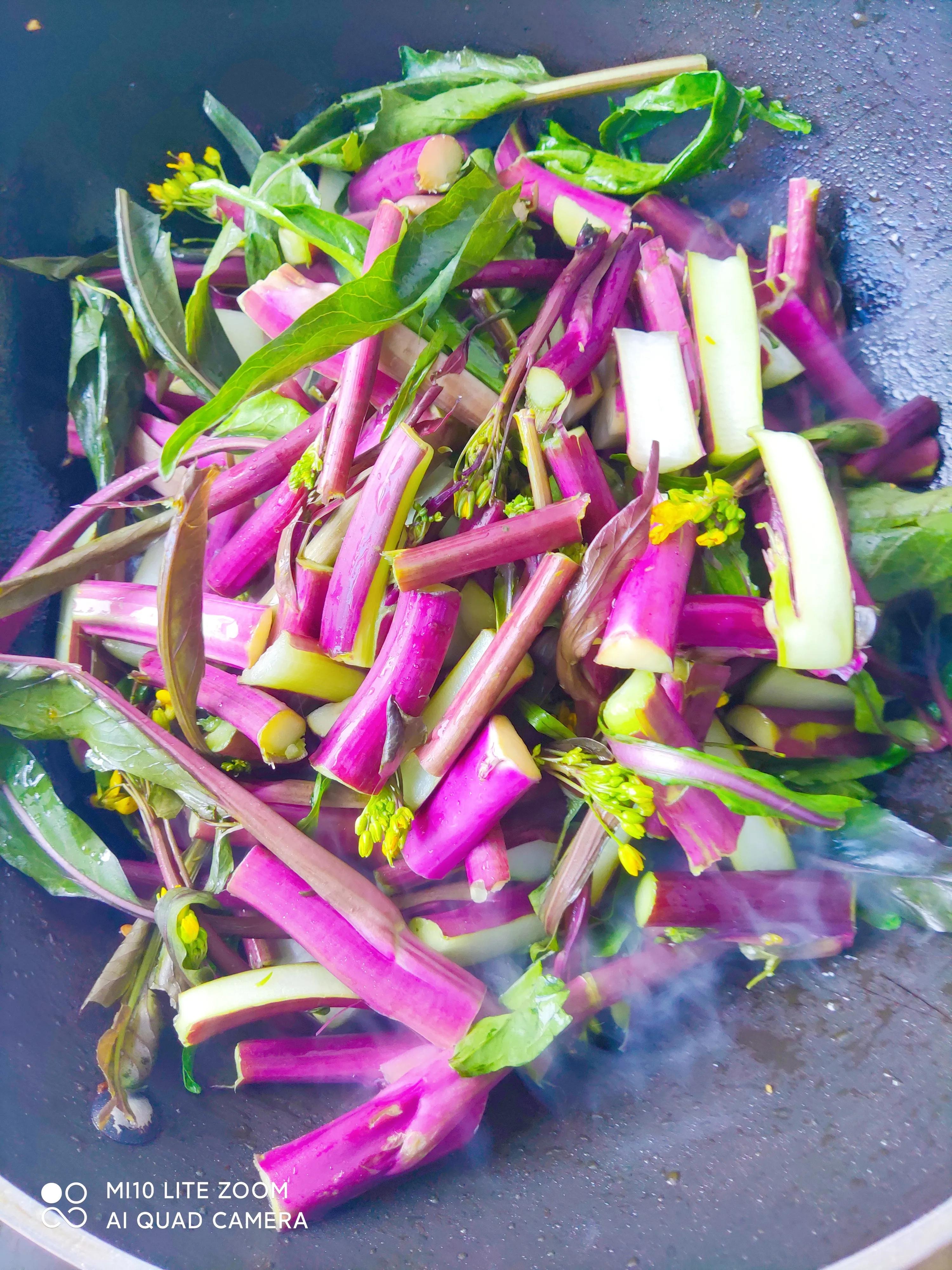 红菜苔炒来超级好吃，简单易操作