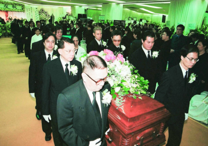 一代歌王罗文去世19年!周慧敏晒合影悼念,感激前辈的提点及照顾