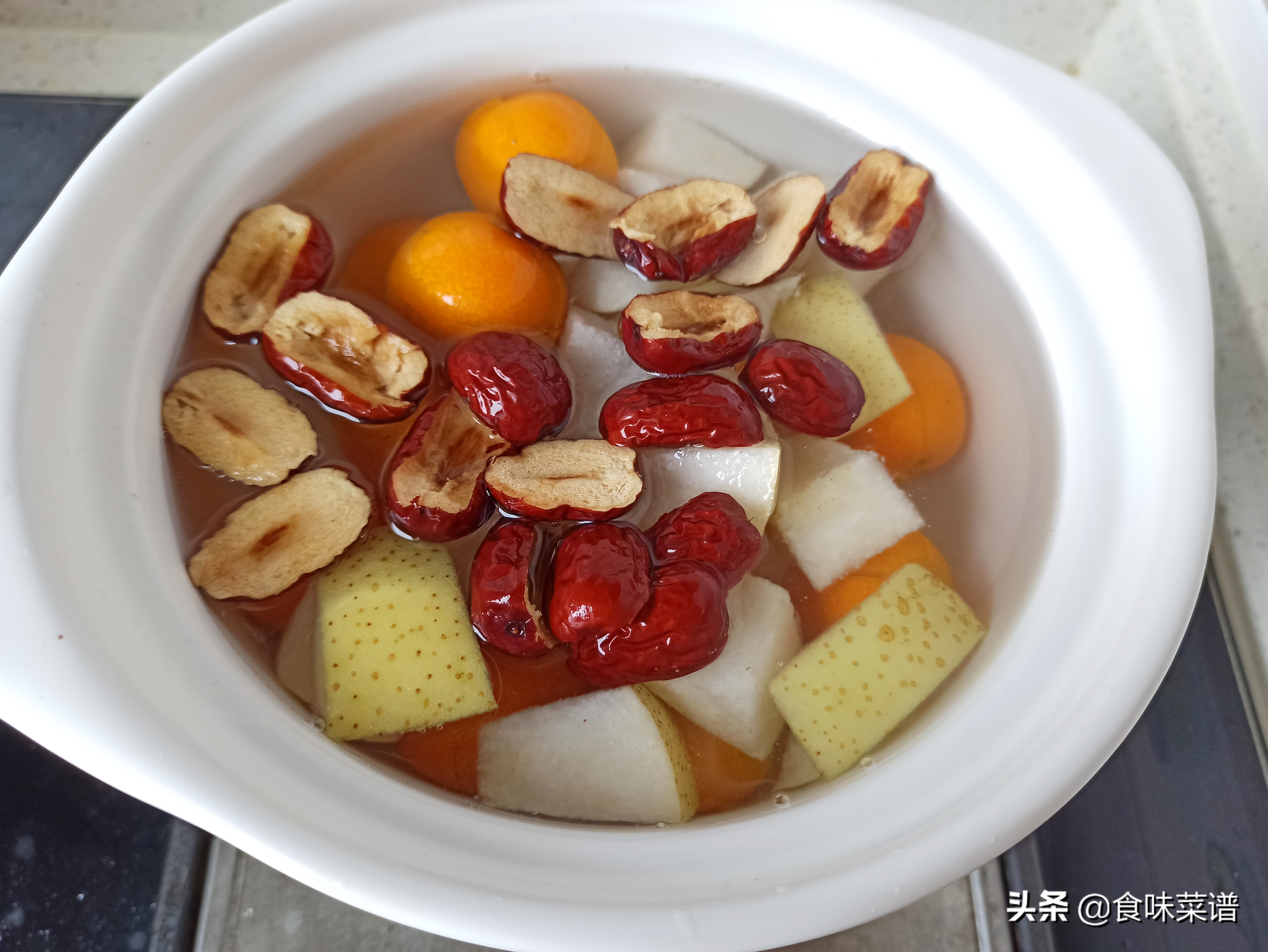 嗓子干痒不舒服,教你3款养生汤,润肺止咳很有效,成本才几块钱