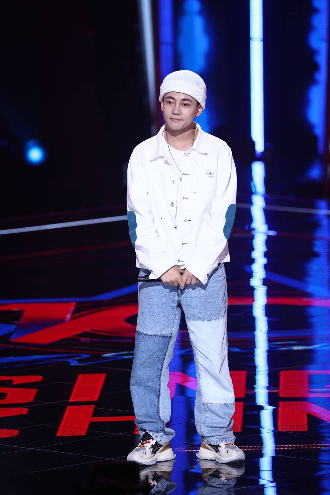 才旺罗布"好声音"首秀晋级 藏族音乐才子魔音唱功获赞