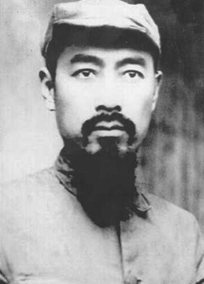 1934年，一名乞丐来到瑞金点名要见周恩来，三天后红军开始长征