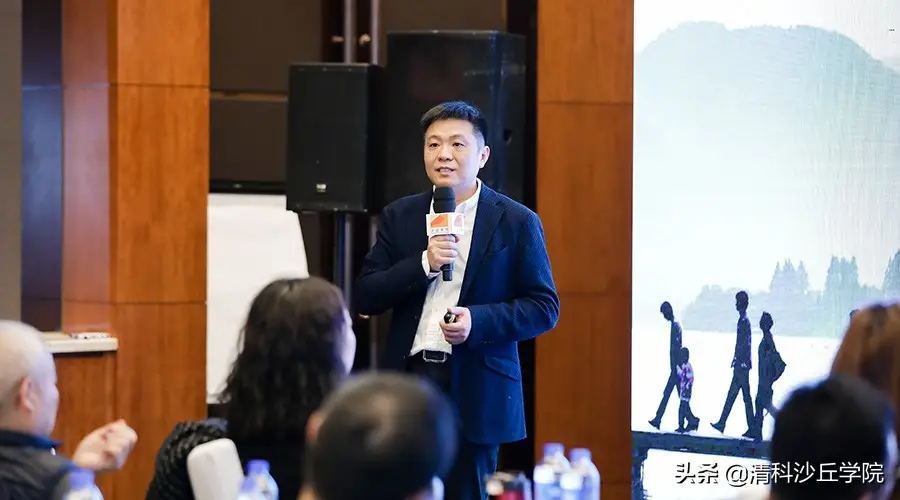 蒋纯眼中的“文艺青年”、“普通青年”以及2B青年丨沙丘学院