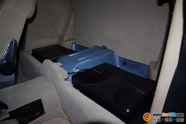 老爷车梅赛德斯奔驰SL500（R107），怎么改音响才好？