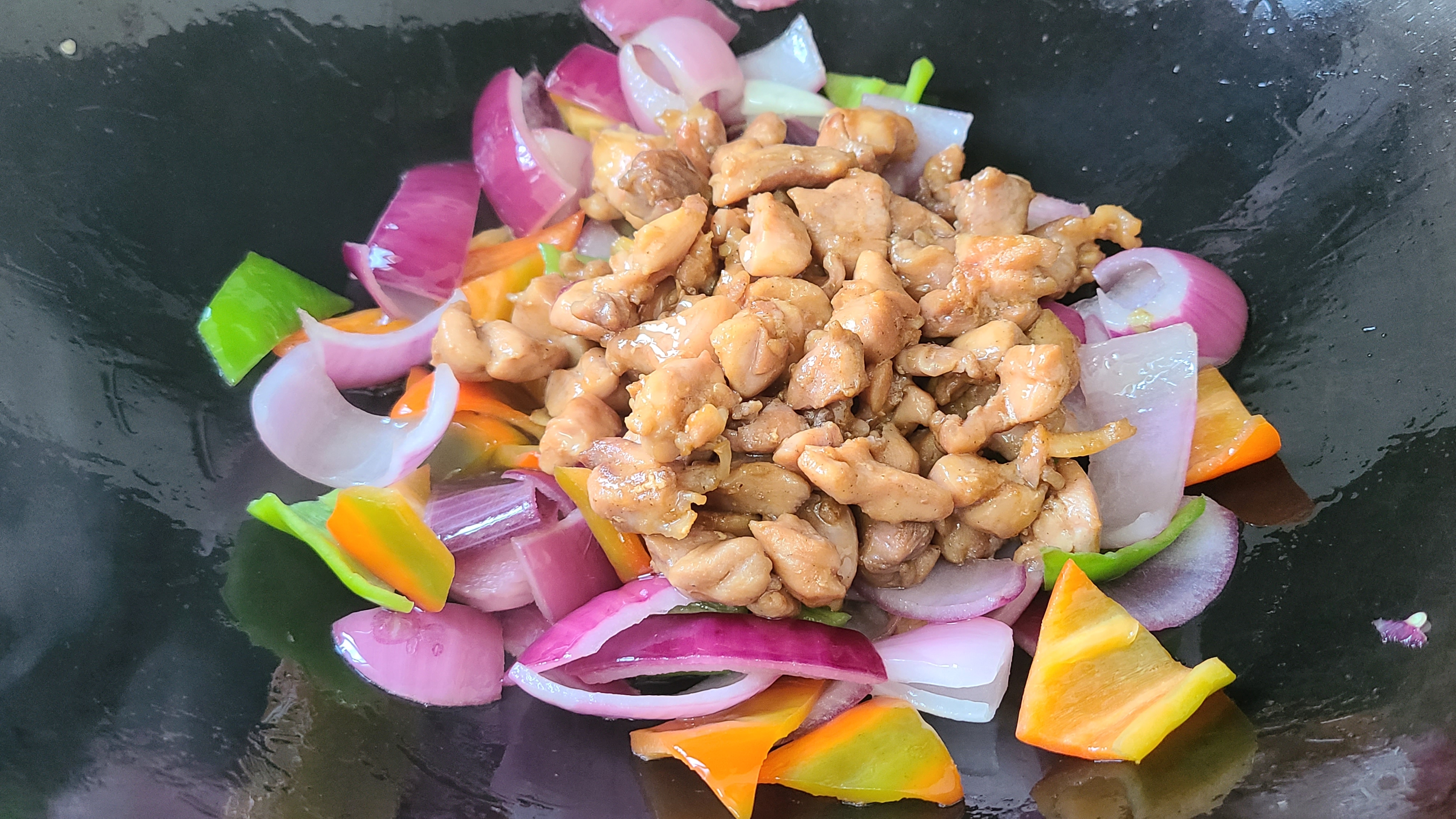 鸡腿别卤着吃，教你一个广东家常吃法，咸香美味，好吃又好看