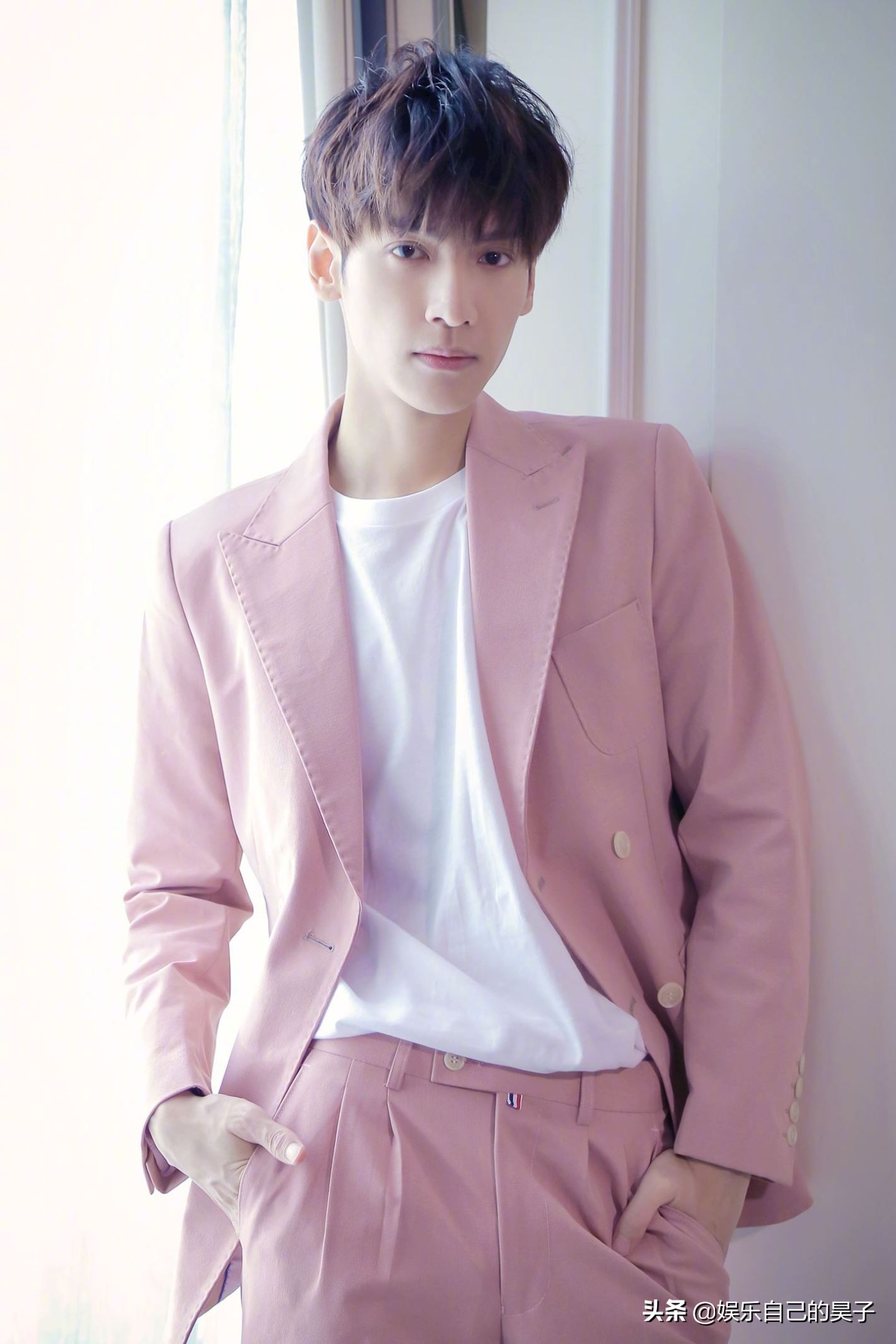 中国最帅男明星前十名(中国最帅男明星前十名00后)-情感知识库-动动脑