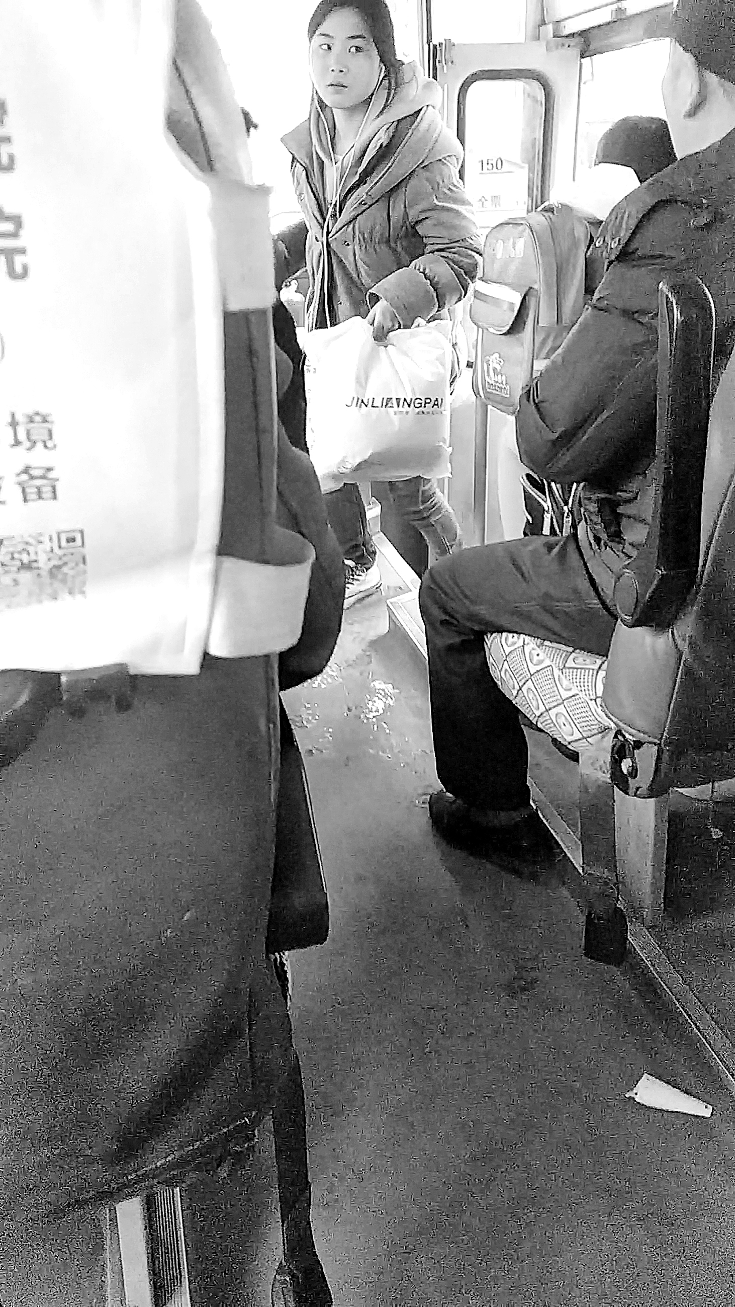 九江到庐山市班车随意“捡漏” ，中途上车乘客“漏检”或存安全隐患！