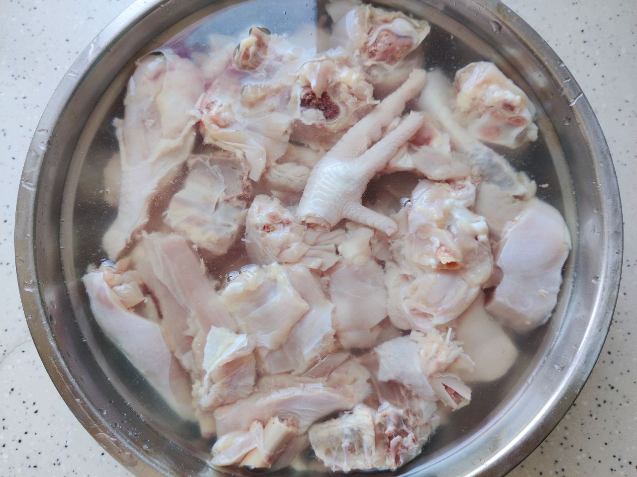 鸡肉这样做，大人孩子都爱吃，鲜嫩入味，爽滑可口，太赞了