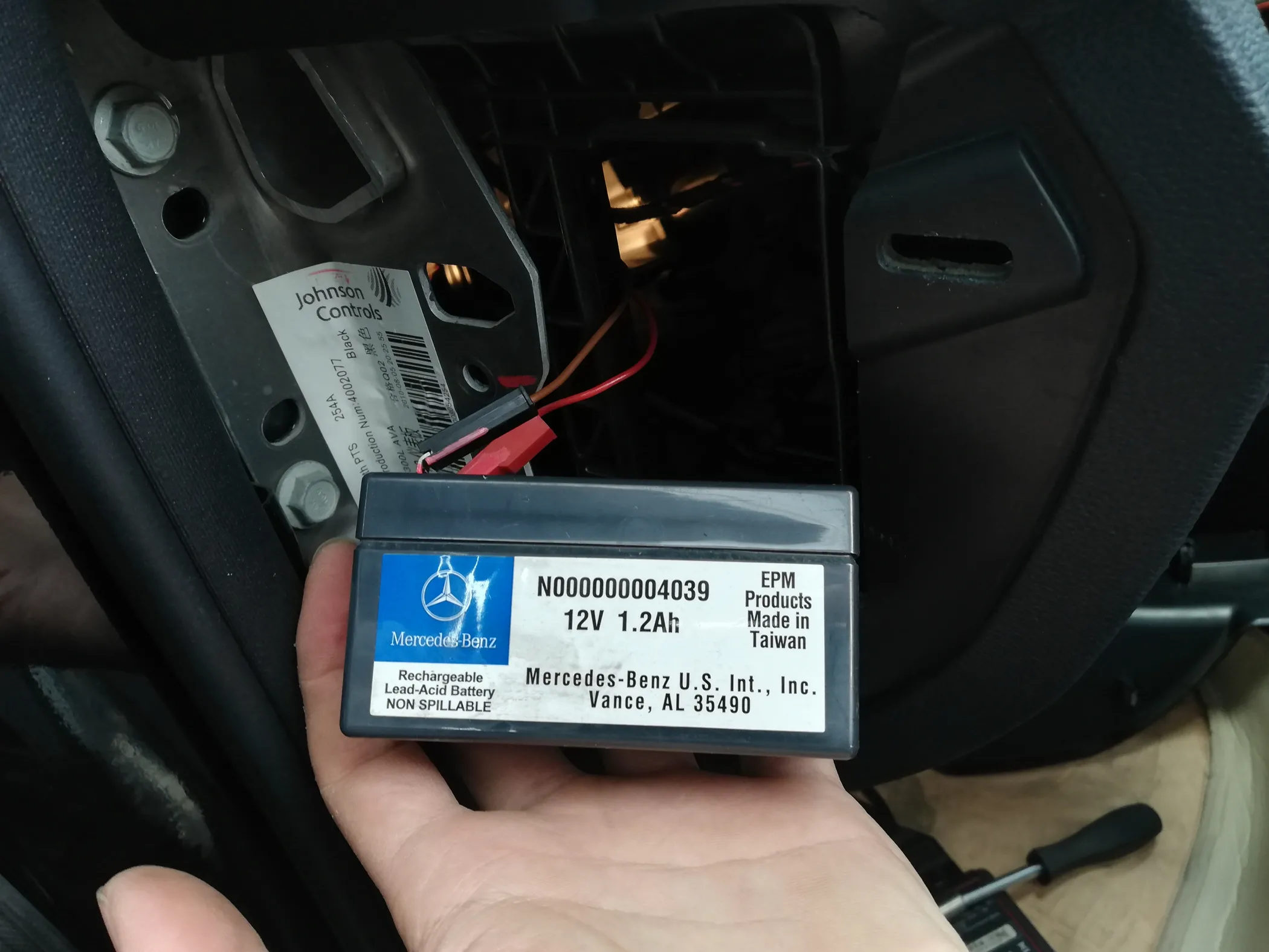 方灯E300L“辅助蓄电池故障”