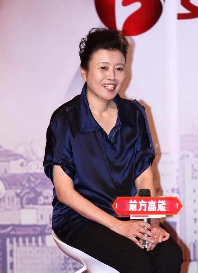 孙红雷和老婆主演的《扫黑风暴》火了，网友却在评论区呼唤丁嘉丽