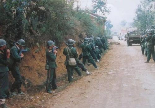 1992年平远街事件，三千武警围剿毒贩，缴获武器弹药够装备一个团