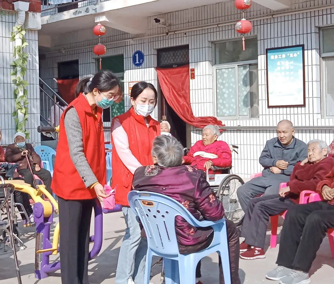 三门峡市交通运输局组织开展重阳节主题党员志愿服务活动