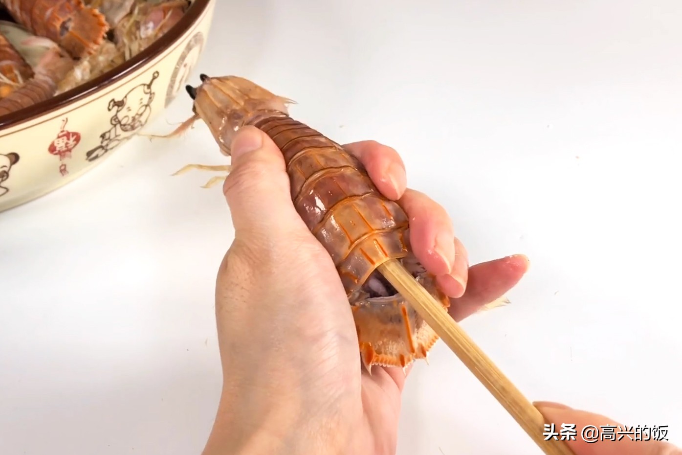 皮皮虾怎么剥？拿一根筷子一撕就完事！5秒快速剥皮（图解）
