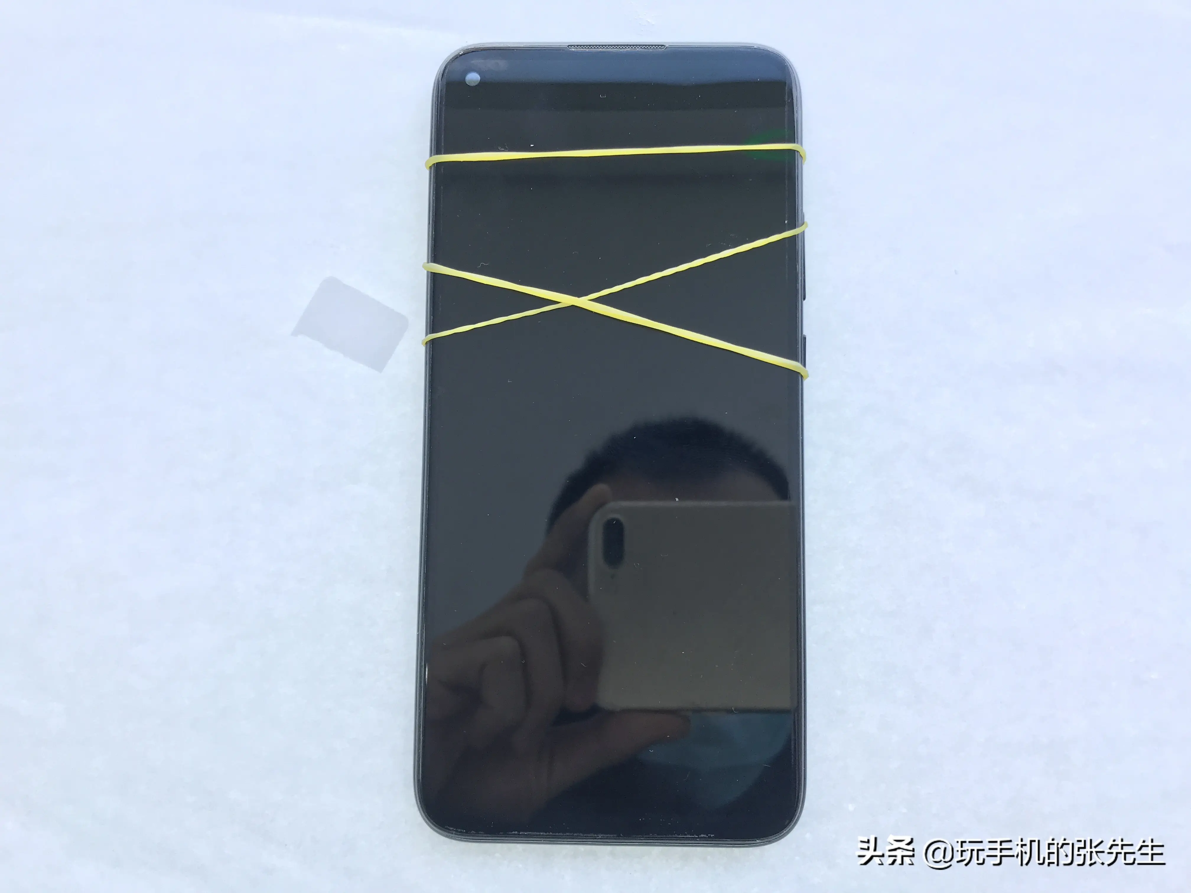 手机屏脱胶了怎么粘？很简单！只需这样操作