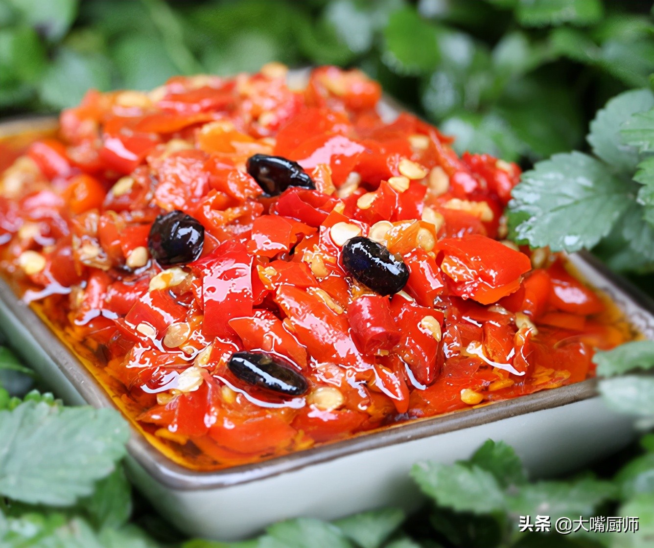 贵州大娘教你做辣椒酱，别只会放盐，多放2样味道香，放1年不长毛