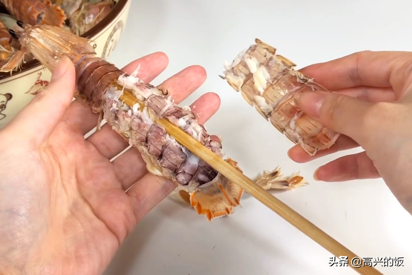 皮皮虾怎么剥？拿一根筷子一撕就完事！5秒快速剥皮（图解）